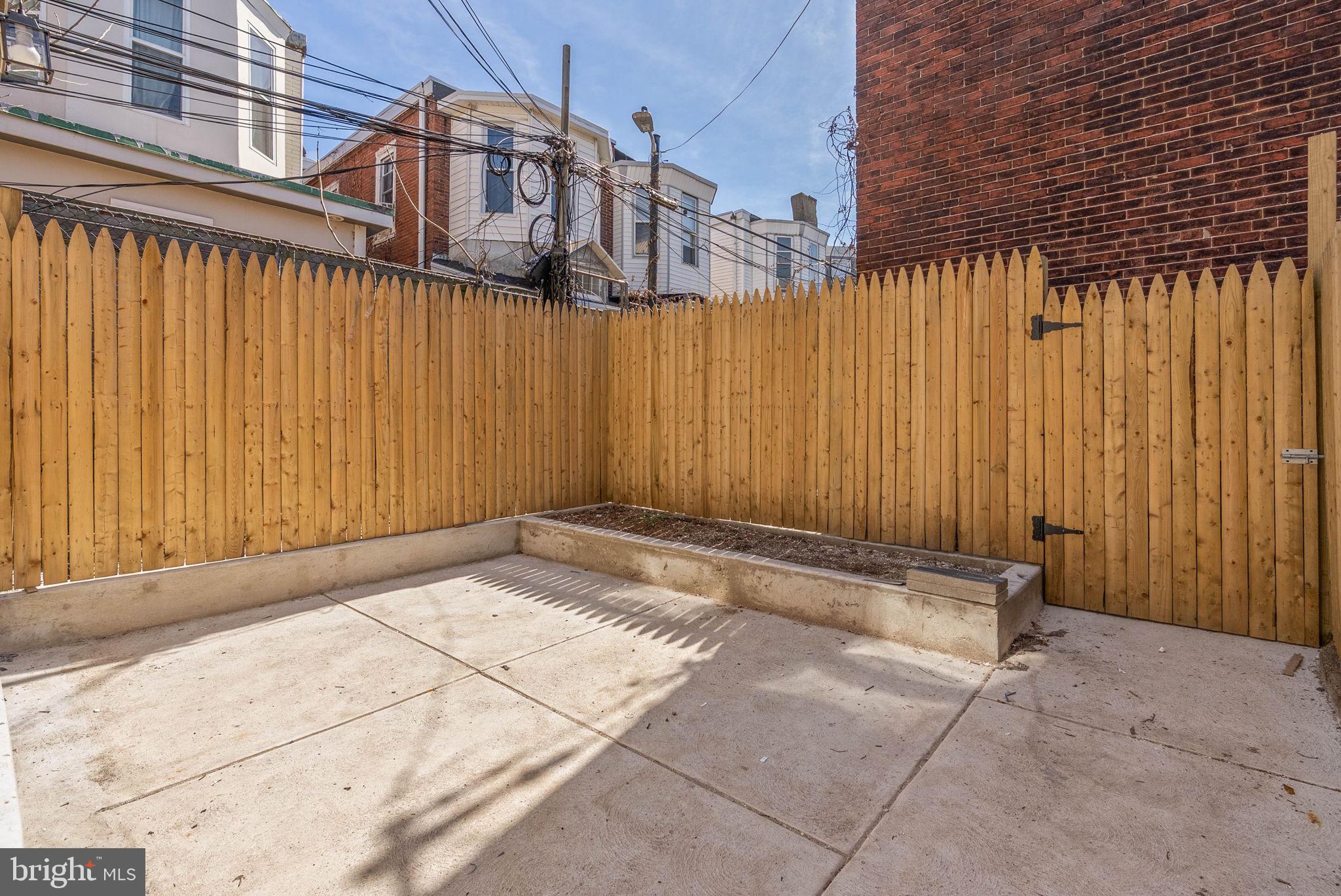 2908 W MASTER STREET