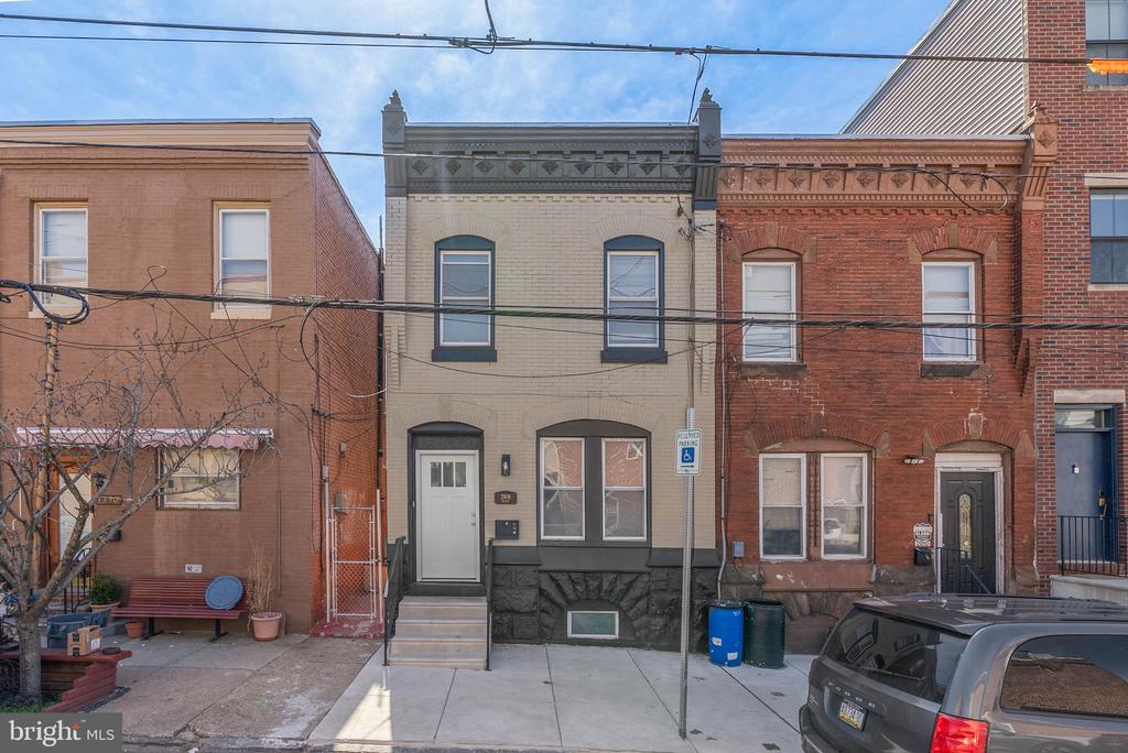2908 W MASTER STREET
