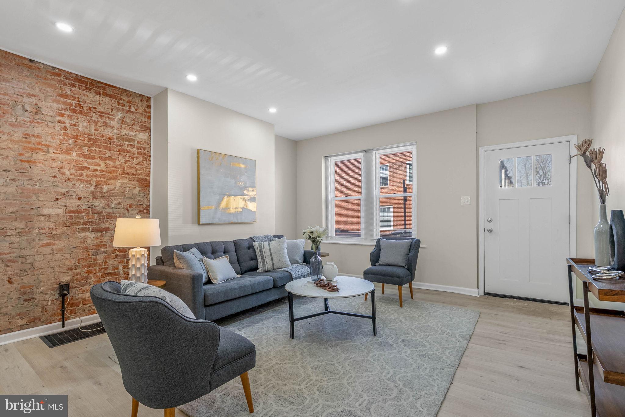 2908 W MASTER STREET