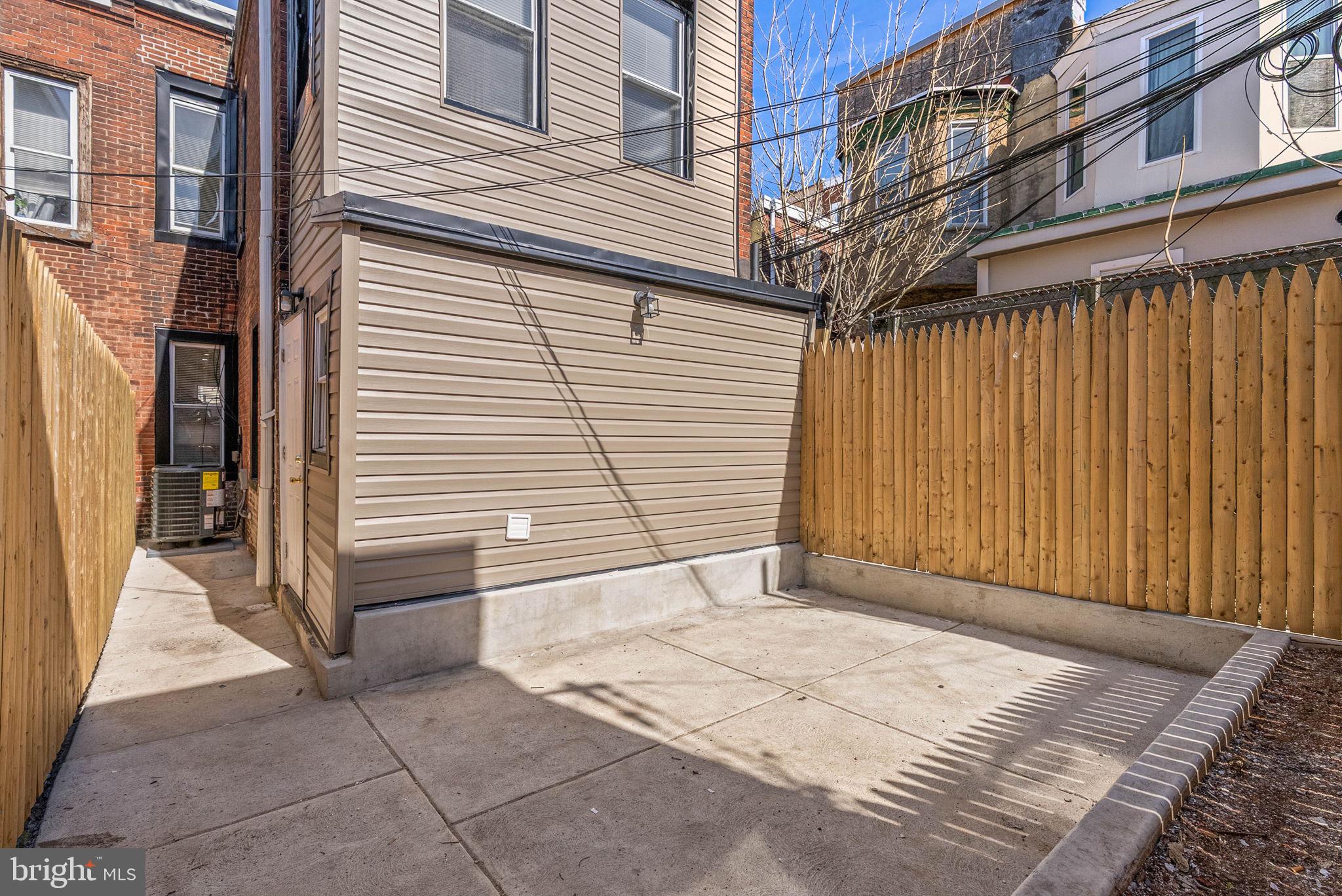 2908 W MASTER STREET