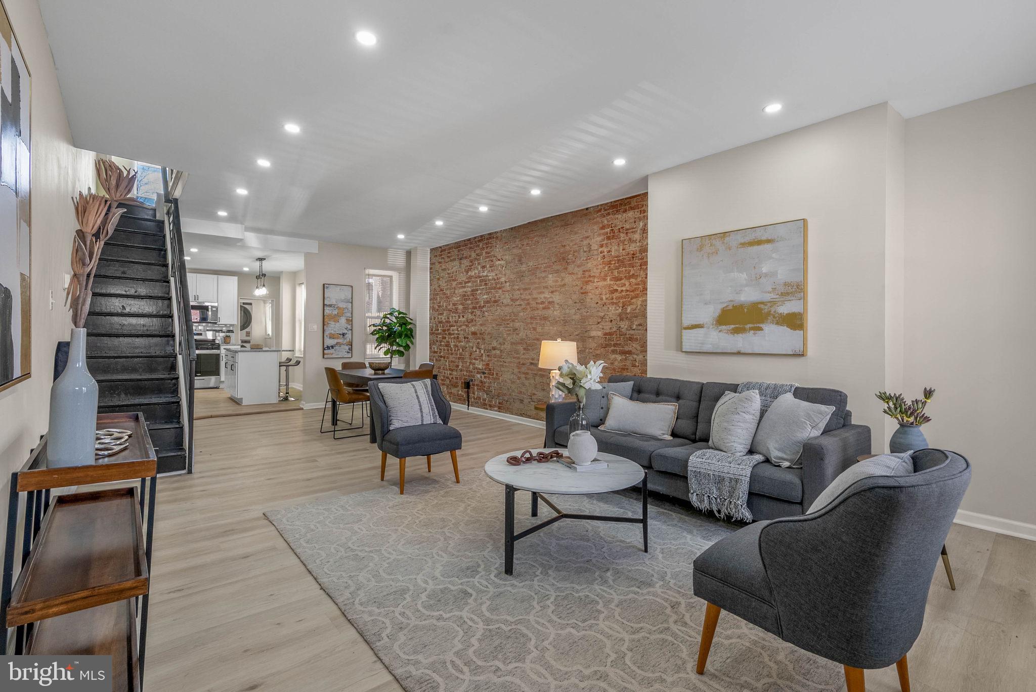 2908 W MASTER STREET