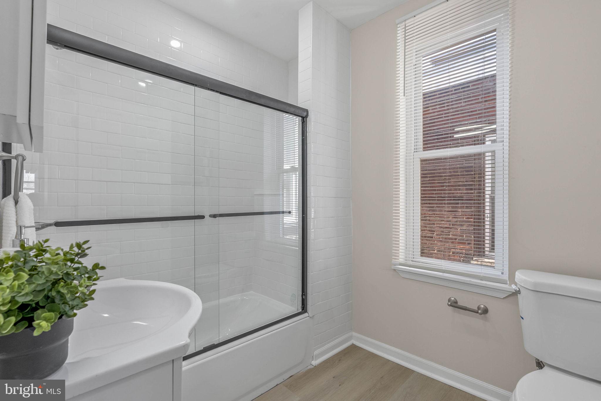 2908 W MASTER STREET