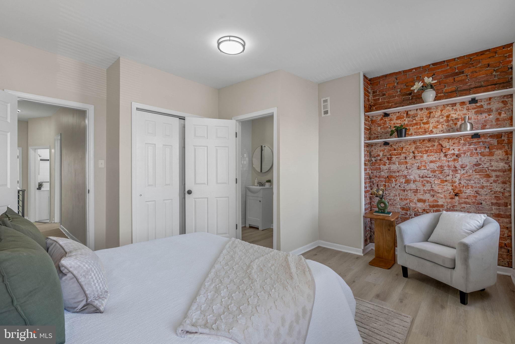 2908 W MASTER STREET