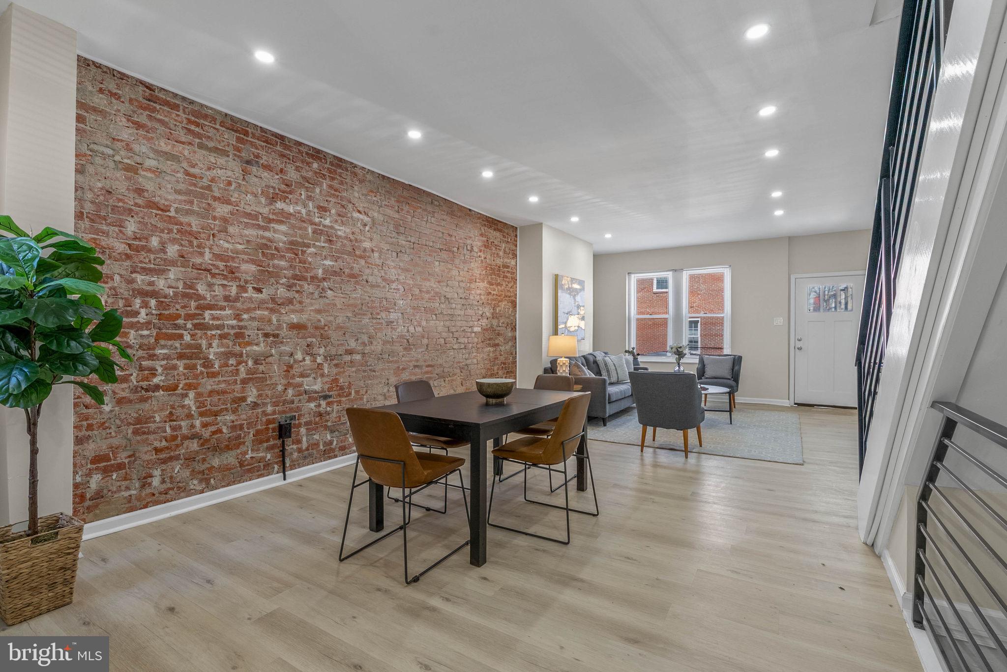 2908 W MASTER STREET