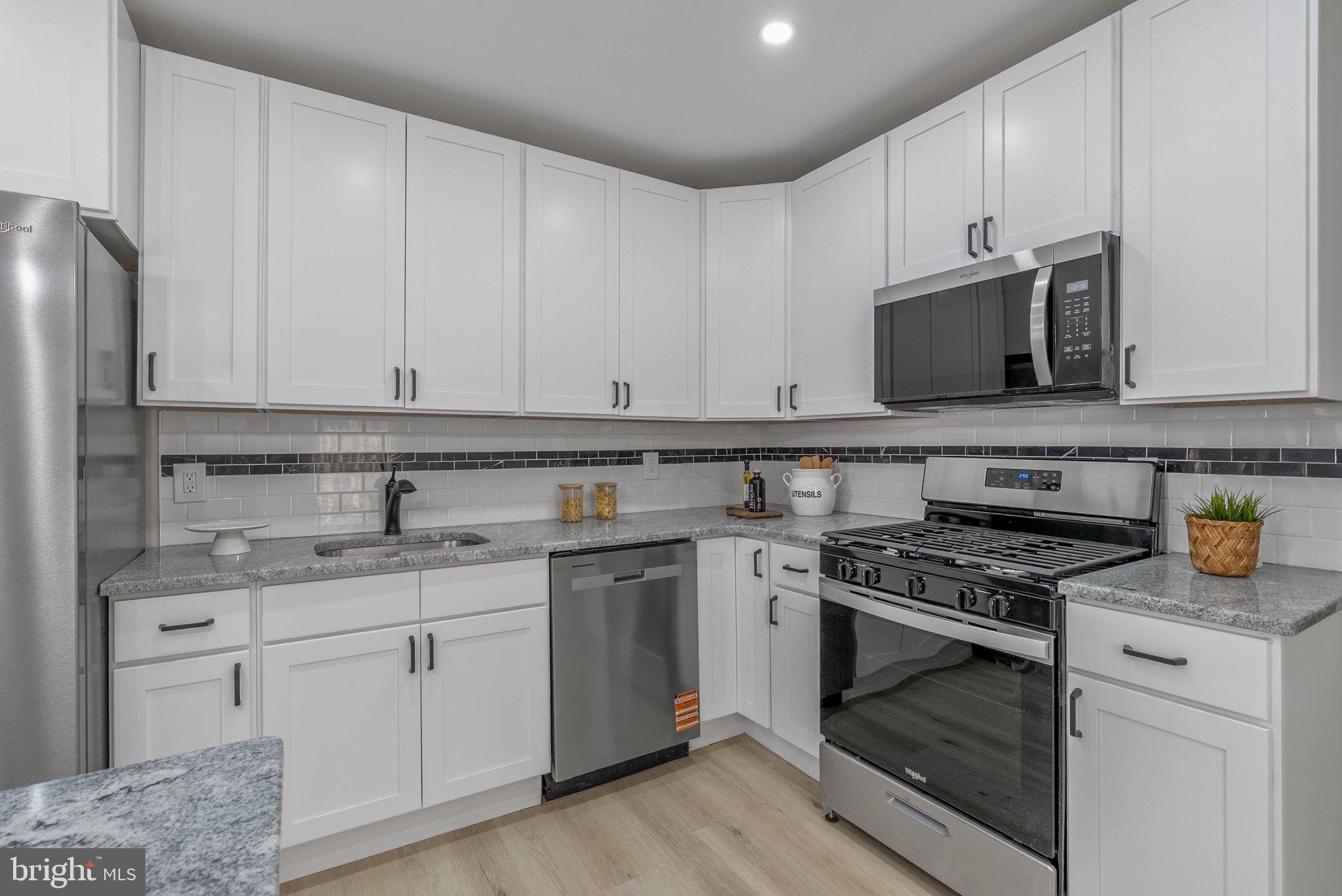 2908 W MASTER STREET