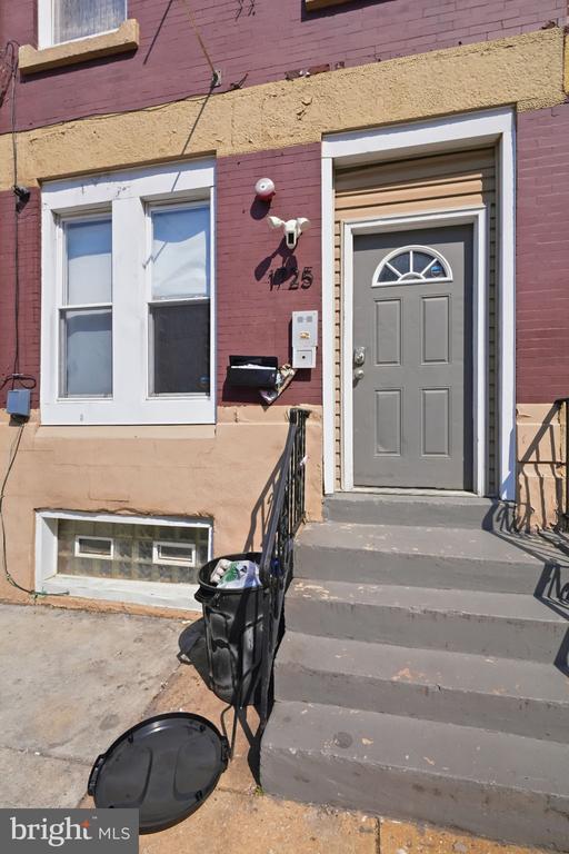1725 W BERKS STREET