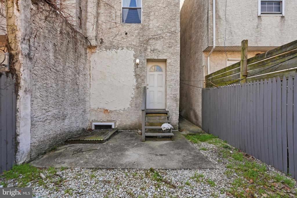 1725 W BERKS STREET