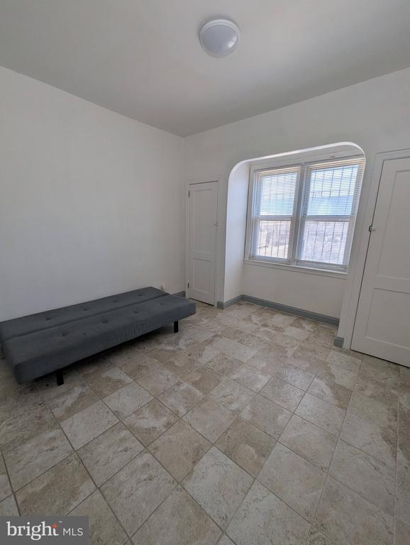 5205 N 5TH STREET Unit: 1R