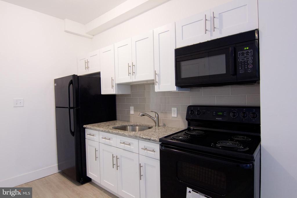 6104 MARKET STREET