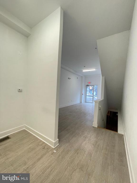 6104 MARKET STREET