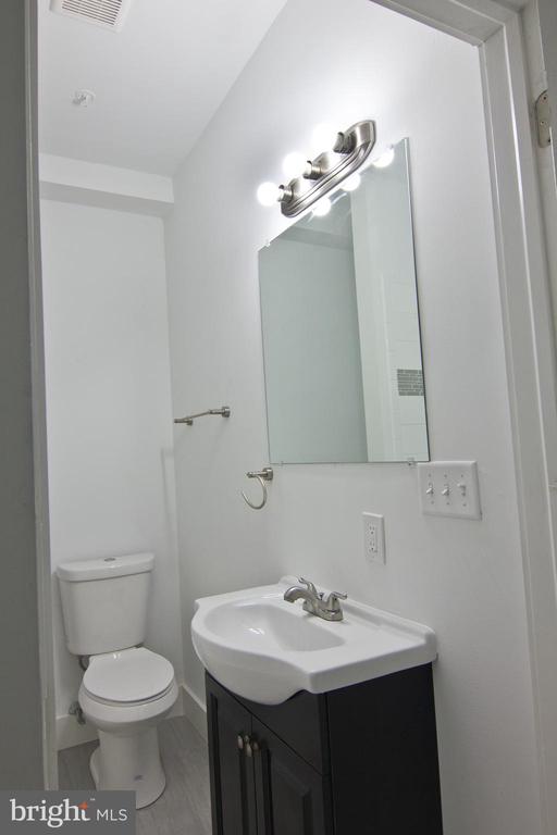 6104 MARKET STREET