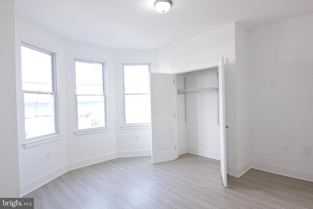 6104 MARKET STREET