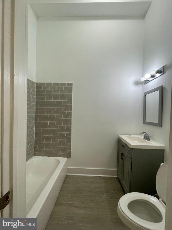 6104 MARKET STREET