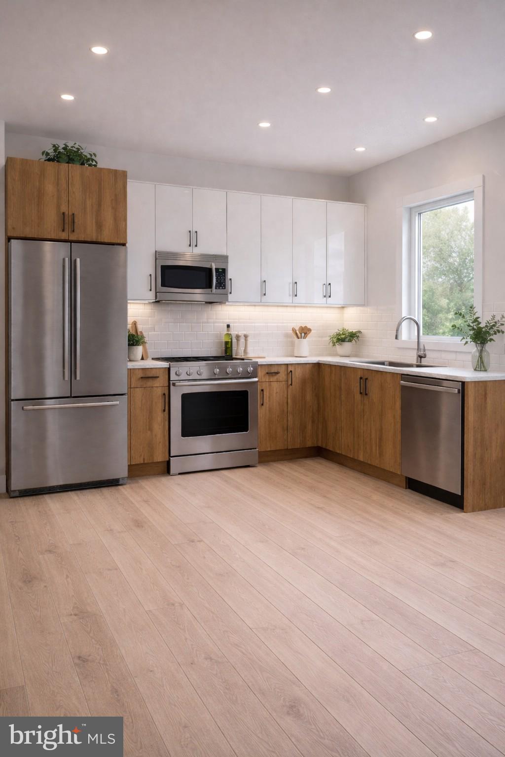 1805 E OAKDALE STREET