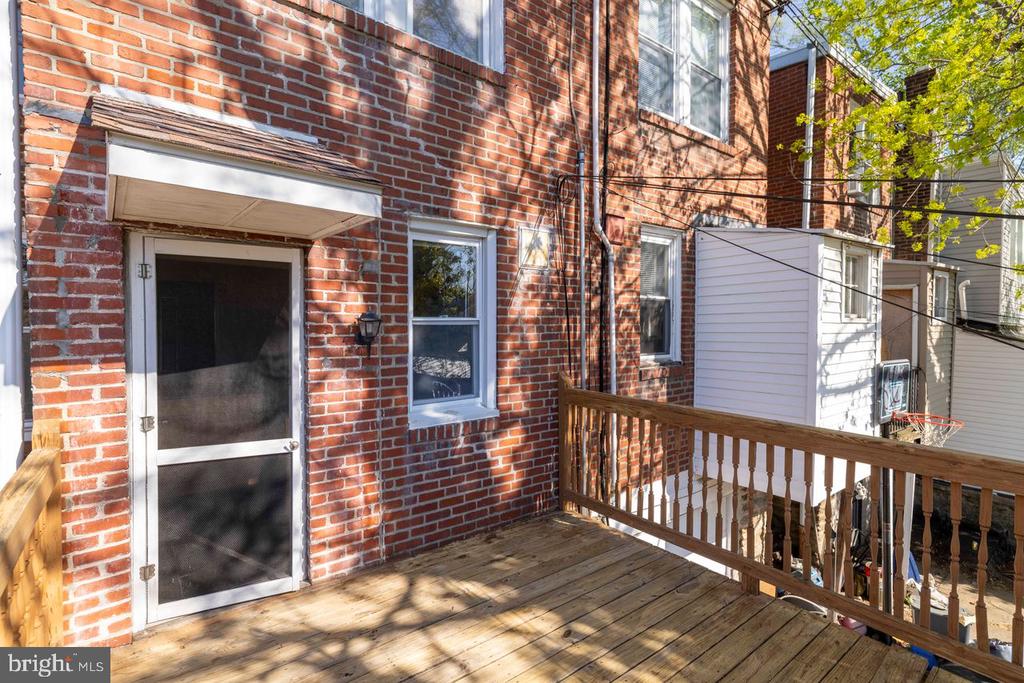 328 W MOUNT PLEASANT AVENUE