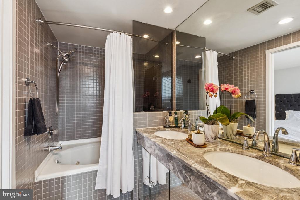2219 DELANCEY PLACE Unit: 6