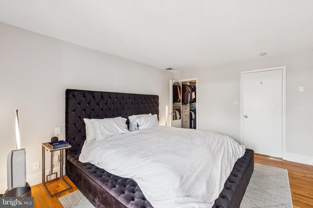 2219 DELANCEY PLACE Unit: 6