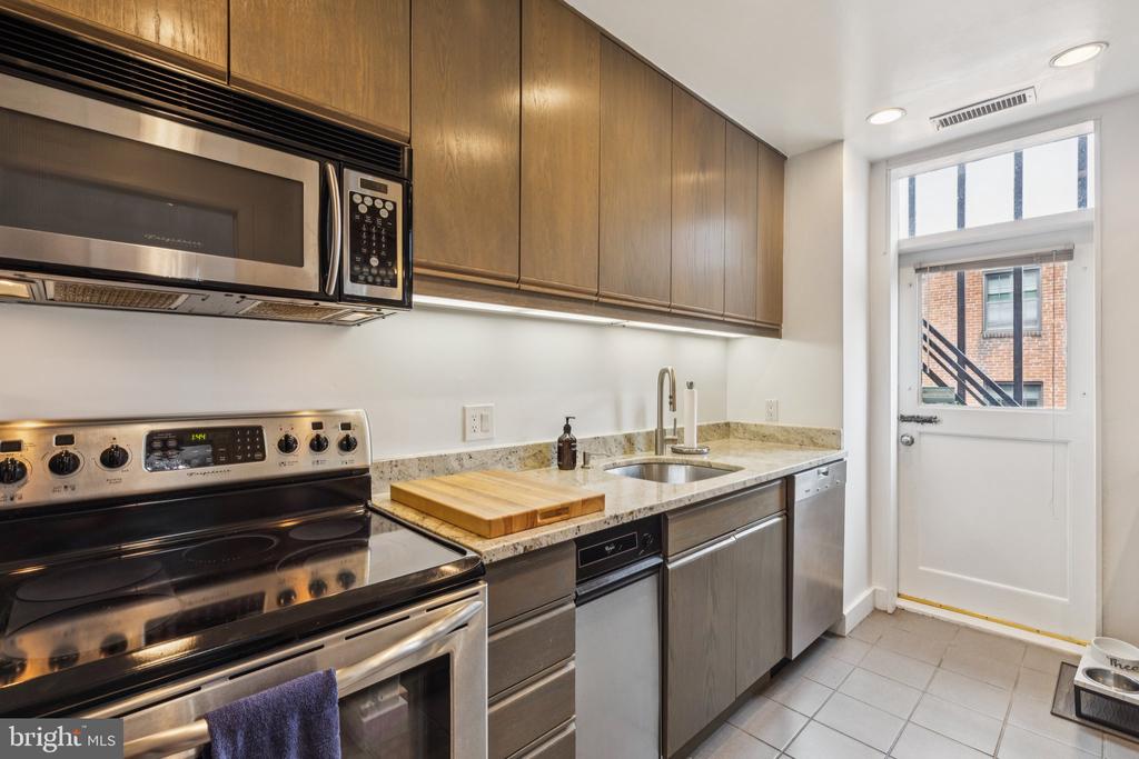 2219 DELANCEY PLACE Unit: 6