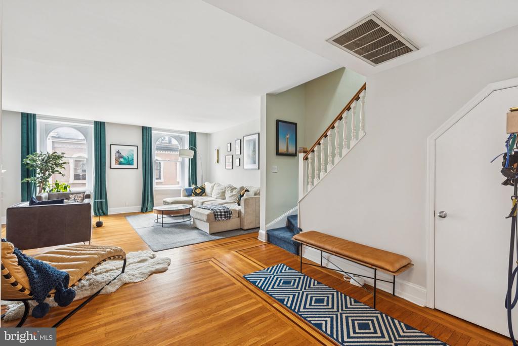 2219 DELANCEY PLACE Unit: 6