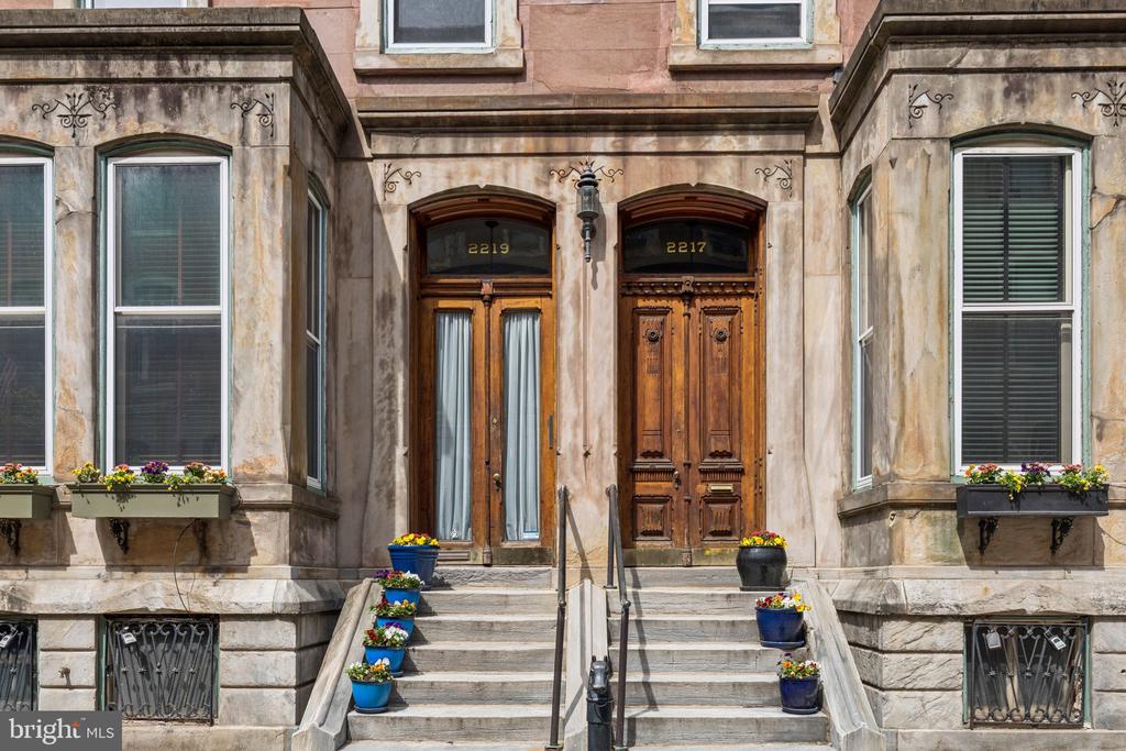 2219 DELANCEY PLACE Unit: 6