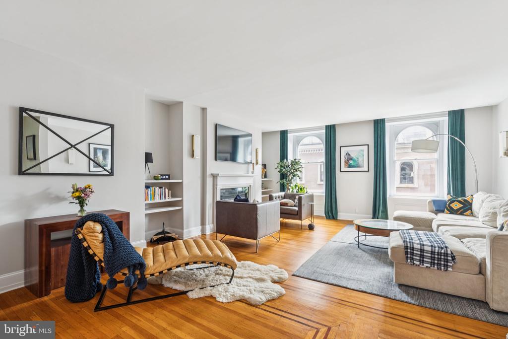 2219 DELANCEY PLACE Unit: 6