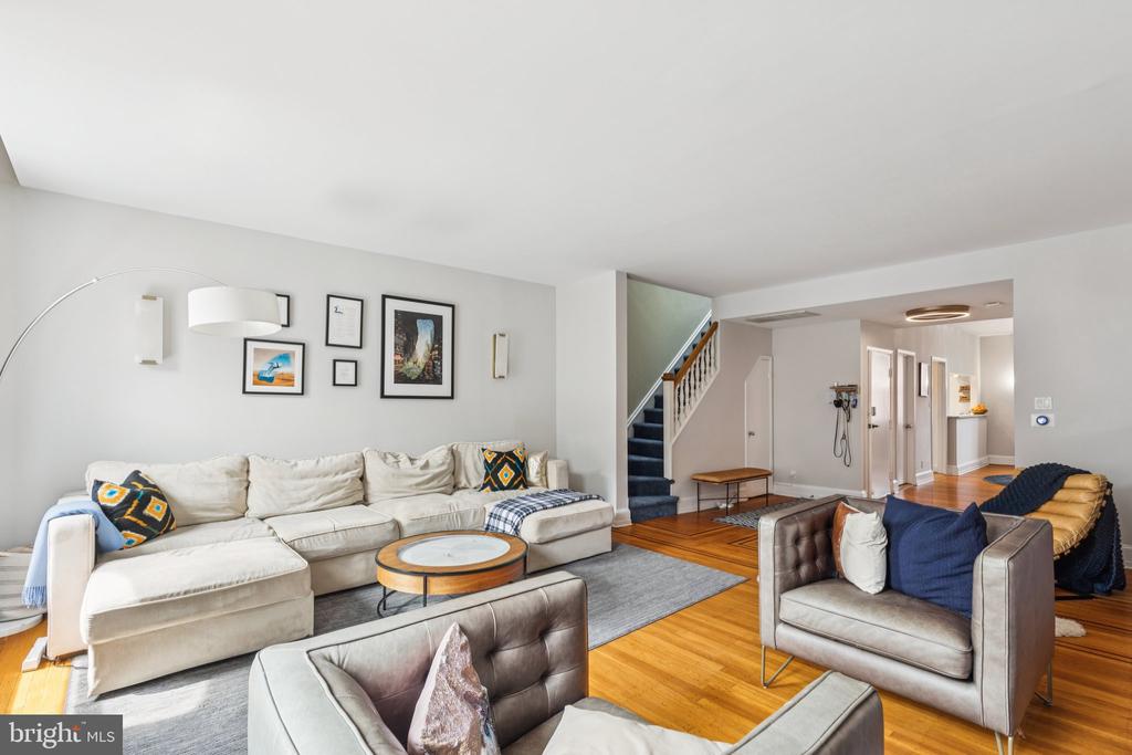 2219 DELANCEY PLACE Unit: 6