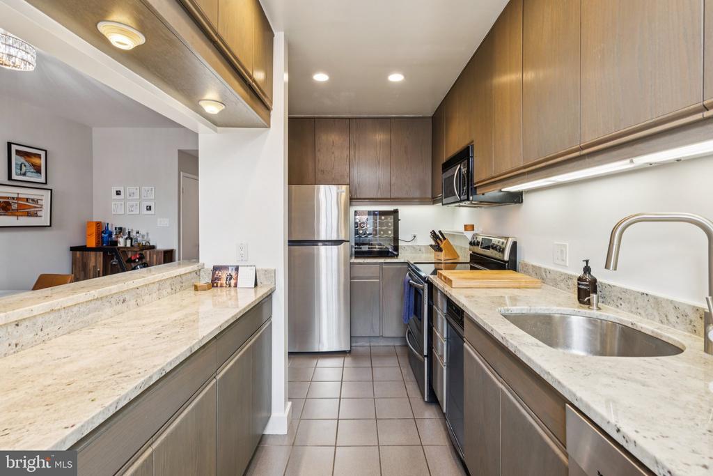2219 DELANCEY PLACE Unit: 6