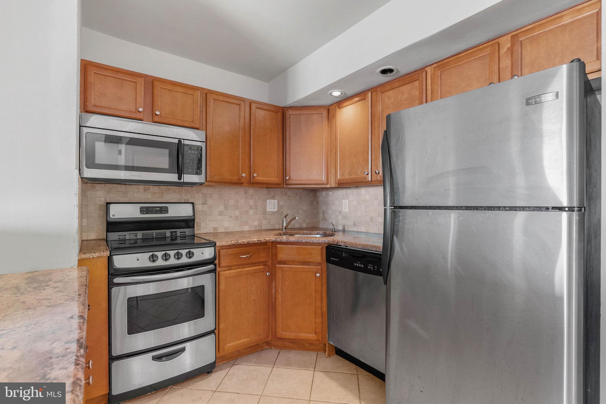 200 LOMBARD STREET 10 815