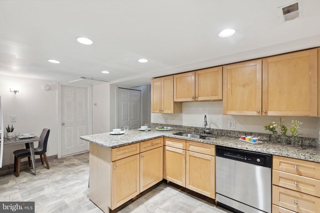 1305 SPRUCE STREET TH1C