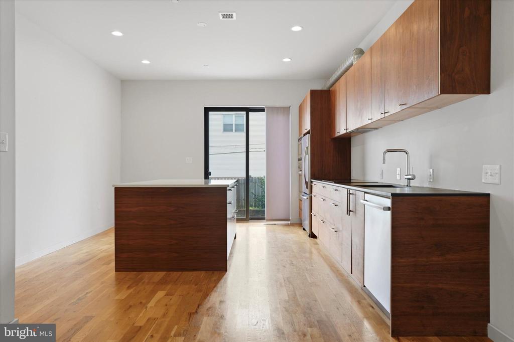 1734 FOLSOM STREET