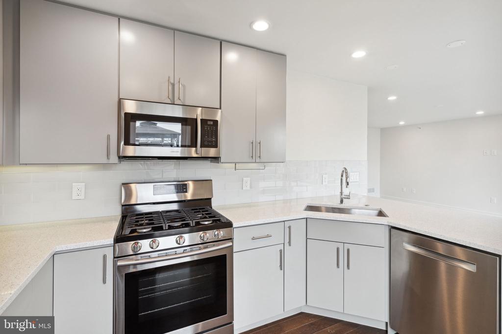 708 S SARTAIN STREET 10 4