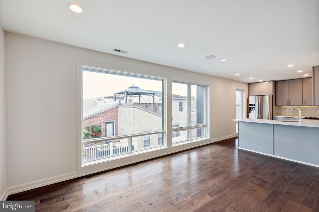 708 S SARTAIN STREET 10 4