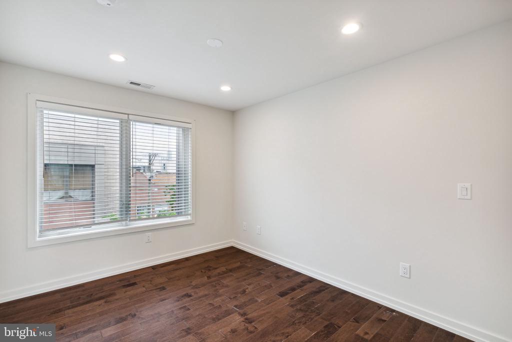 708 S SARTAIN STREET 10 4