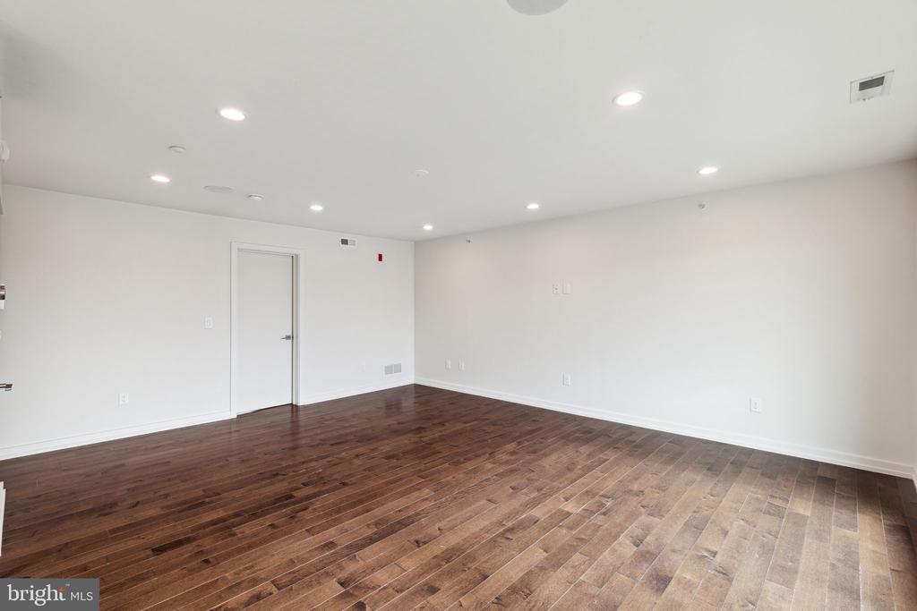 708 S SARTAIN STREET 10 4