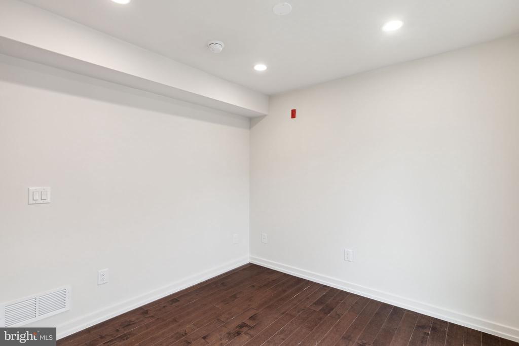 708 S SARTAIN STREET 10 4