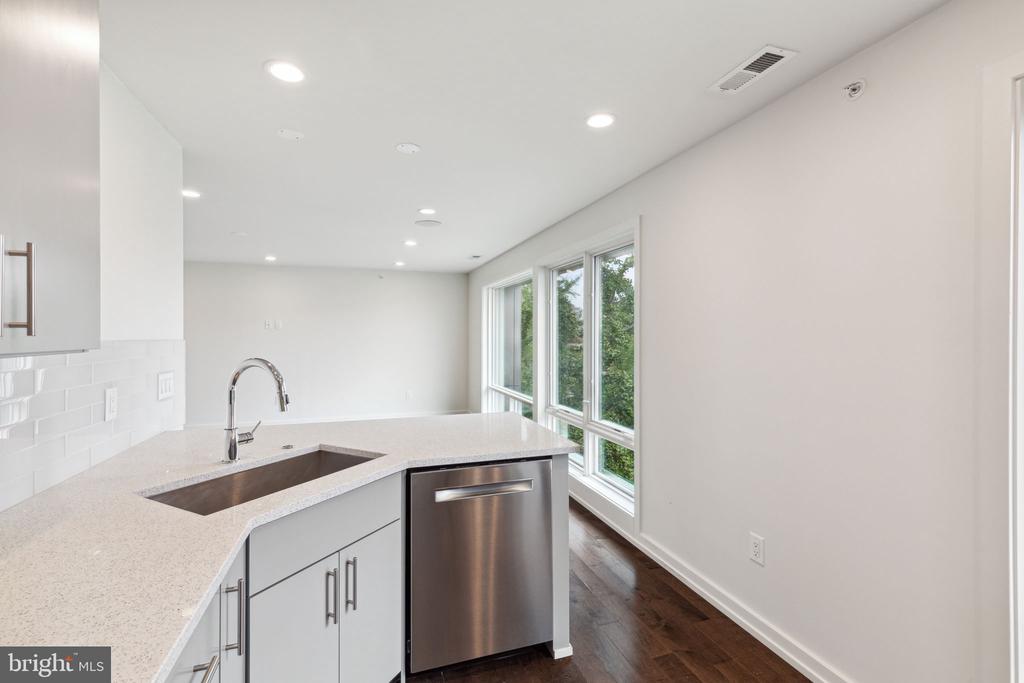 708 S SARTAIN STREET 10 4