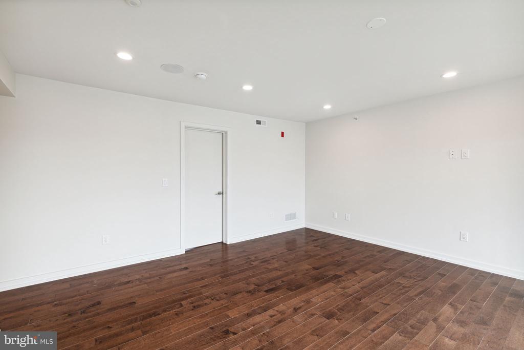708 S SARTAIN STREET 10 4