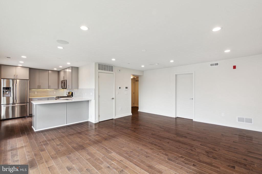 708 S SARTAIN STREET 10 4