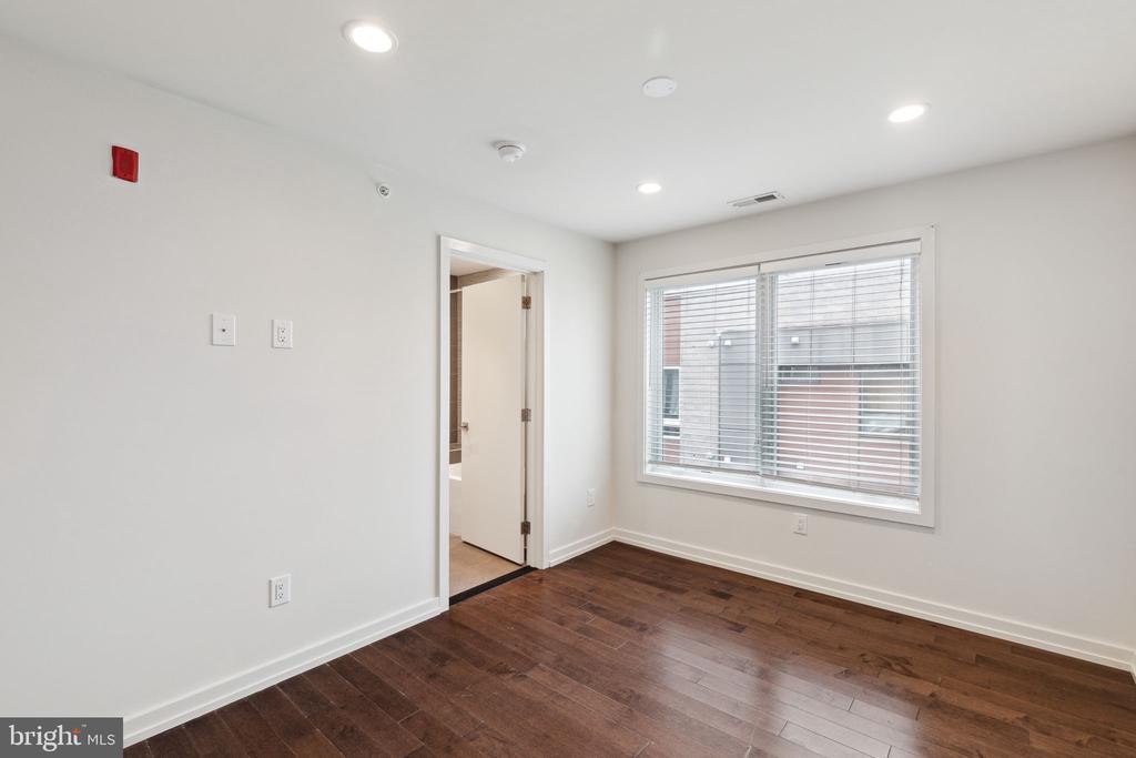 708 S SARTAIN STREET 10 4