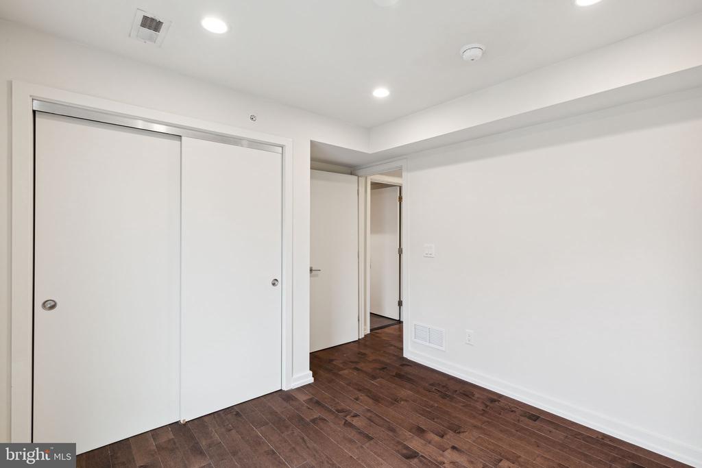 708 S SARTAIN STREET 10 4