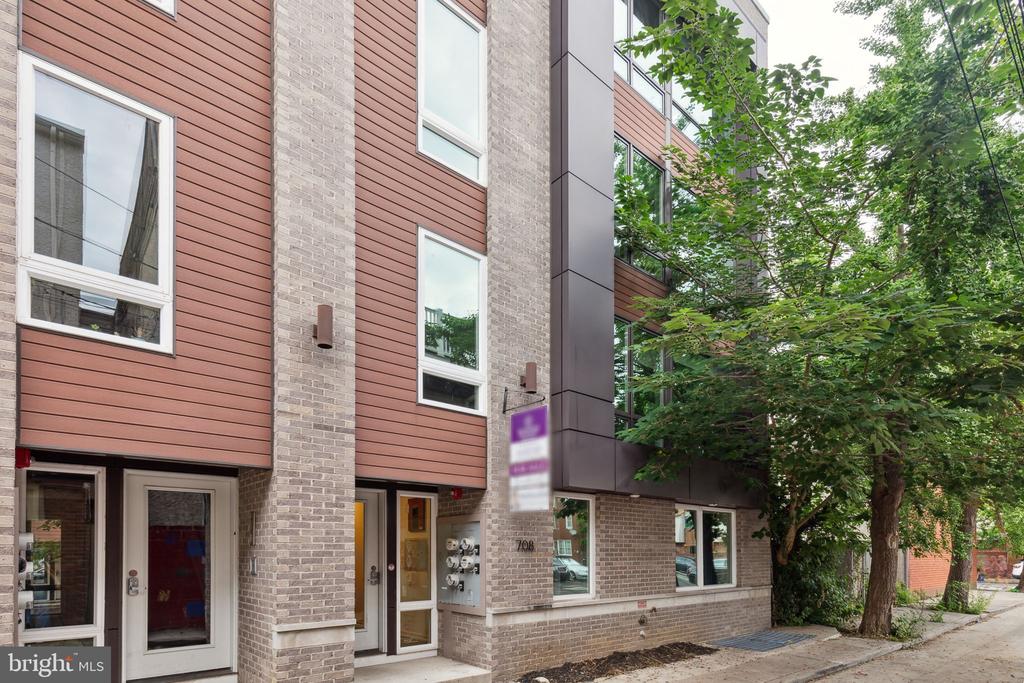 708 S SARTAIN STREET 10 4