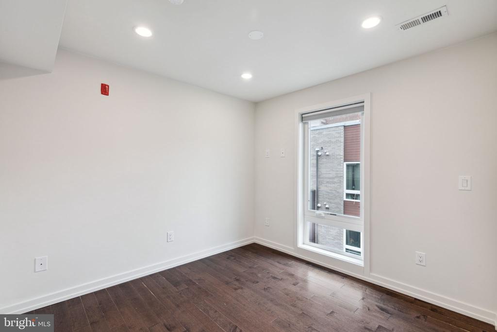 708 S SARTAIN STREET 10 4