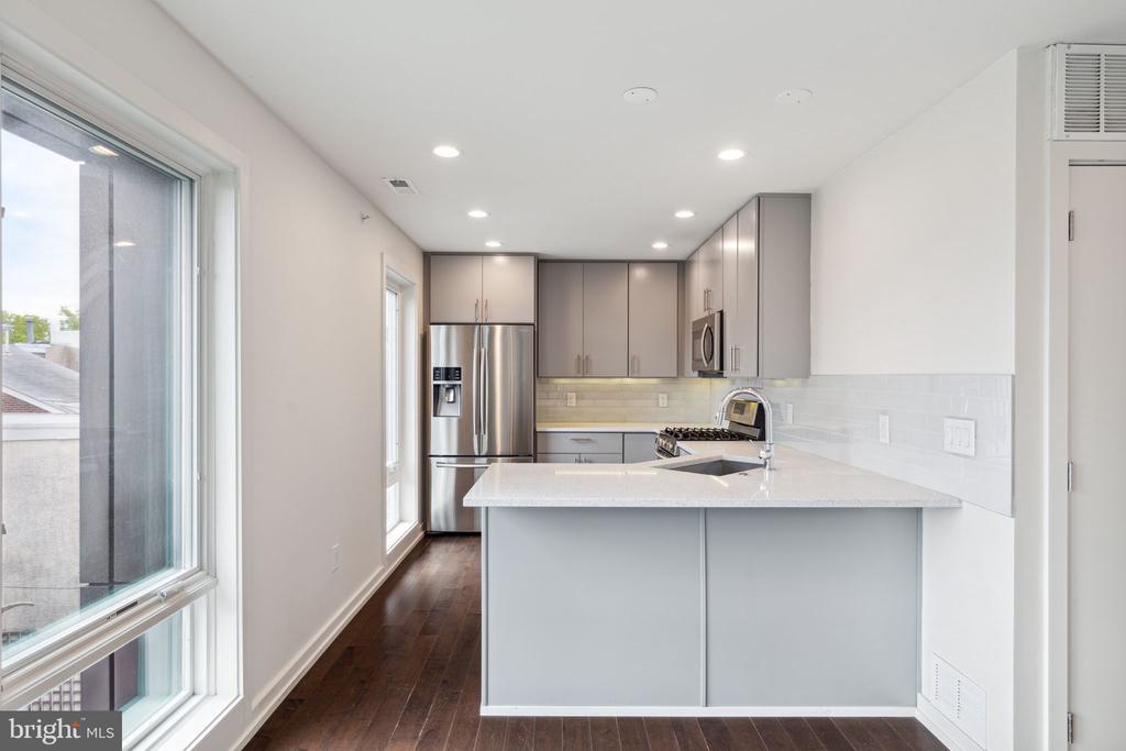 708 S SARTAIN STREET 10 4
