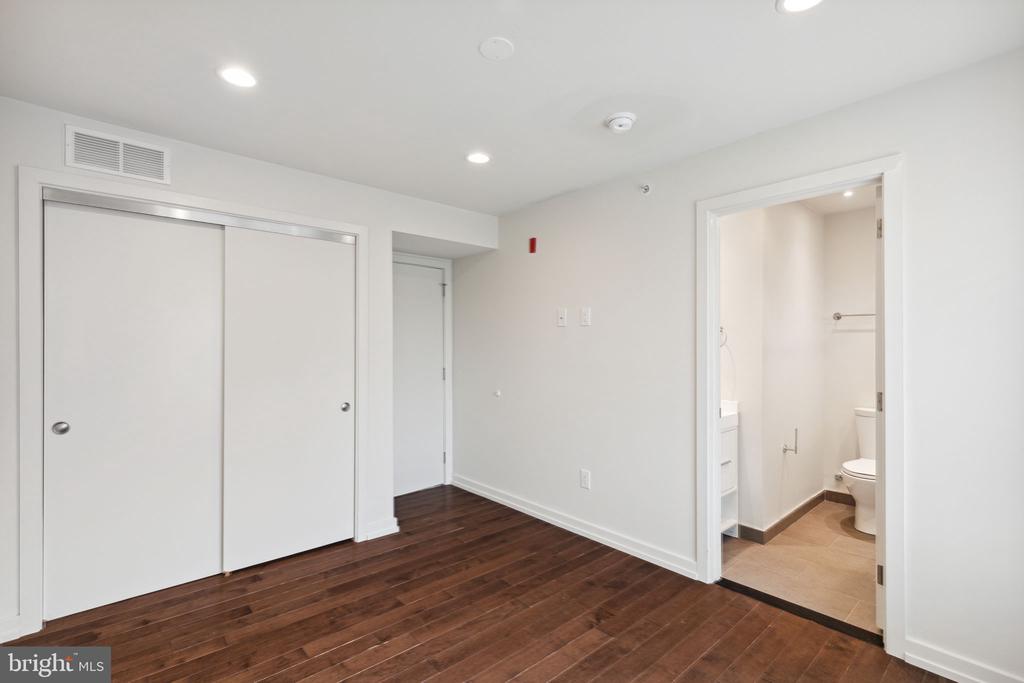708 S SARTAIN STREET 10 4