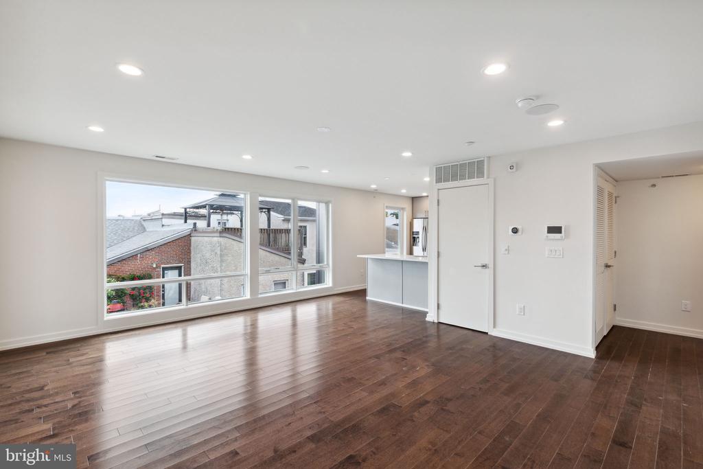 708 S SARTAIN STREET 10 4
