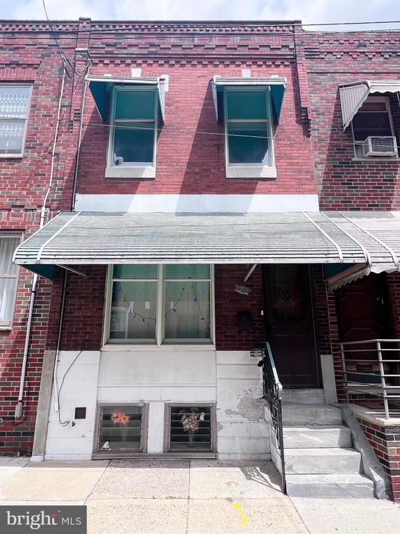 1211 DALY STREET