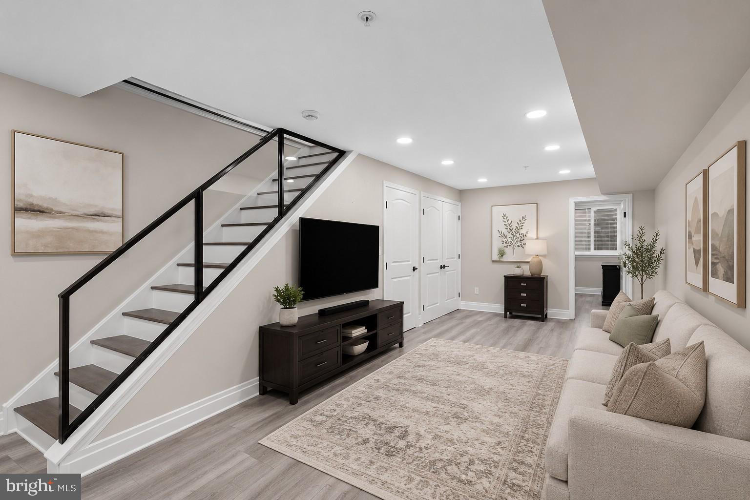 933 S 3RD STREET