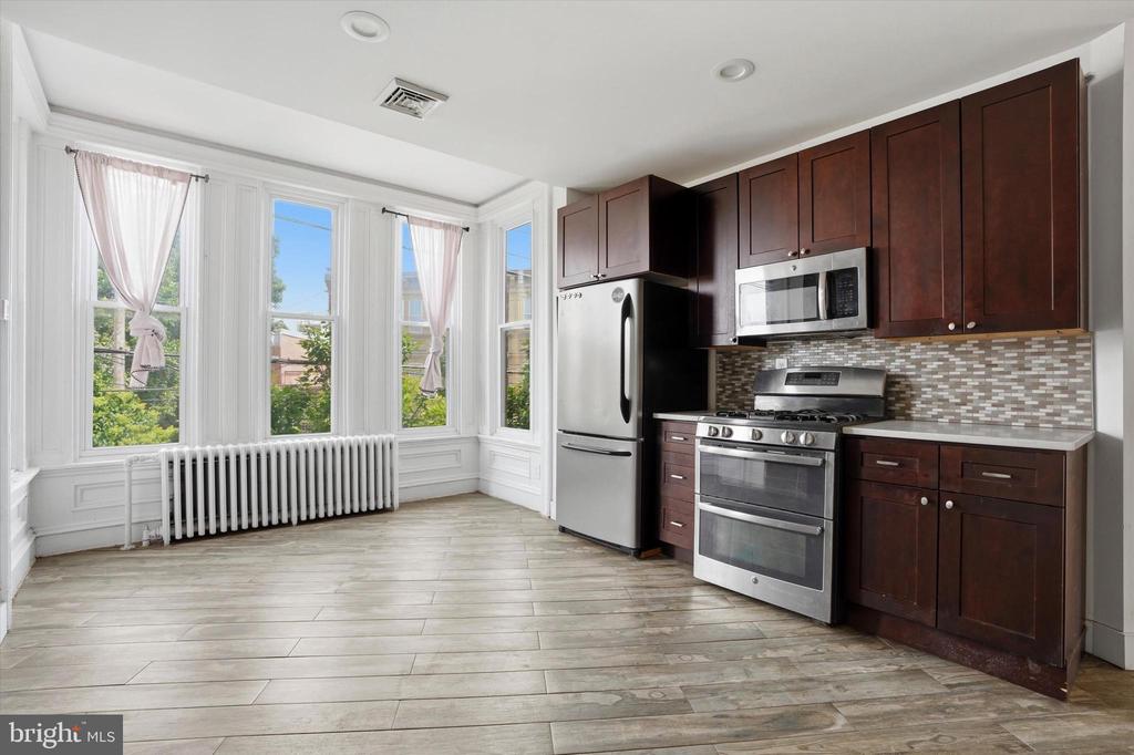 1600 E PASSYUNK AVENUE