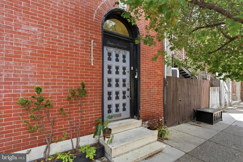 1600 E PASSYUNK AVENUE