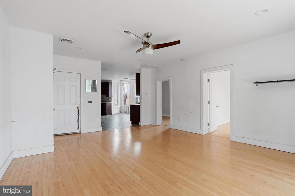 1600 E PASSYUNK AVENUE